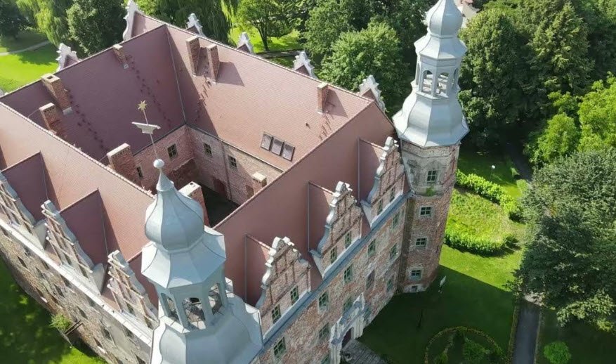 Pałac Fryderyka von Oppersdorffa, Poland